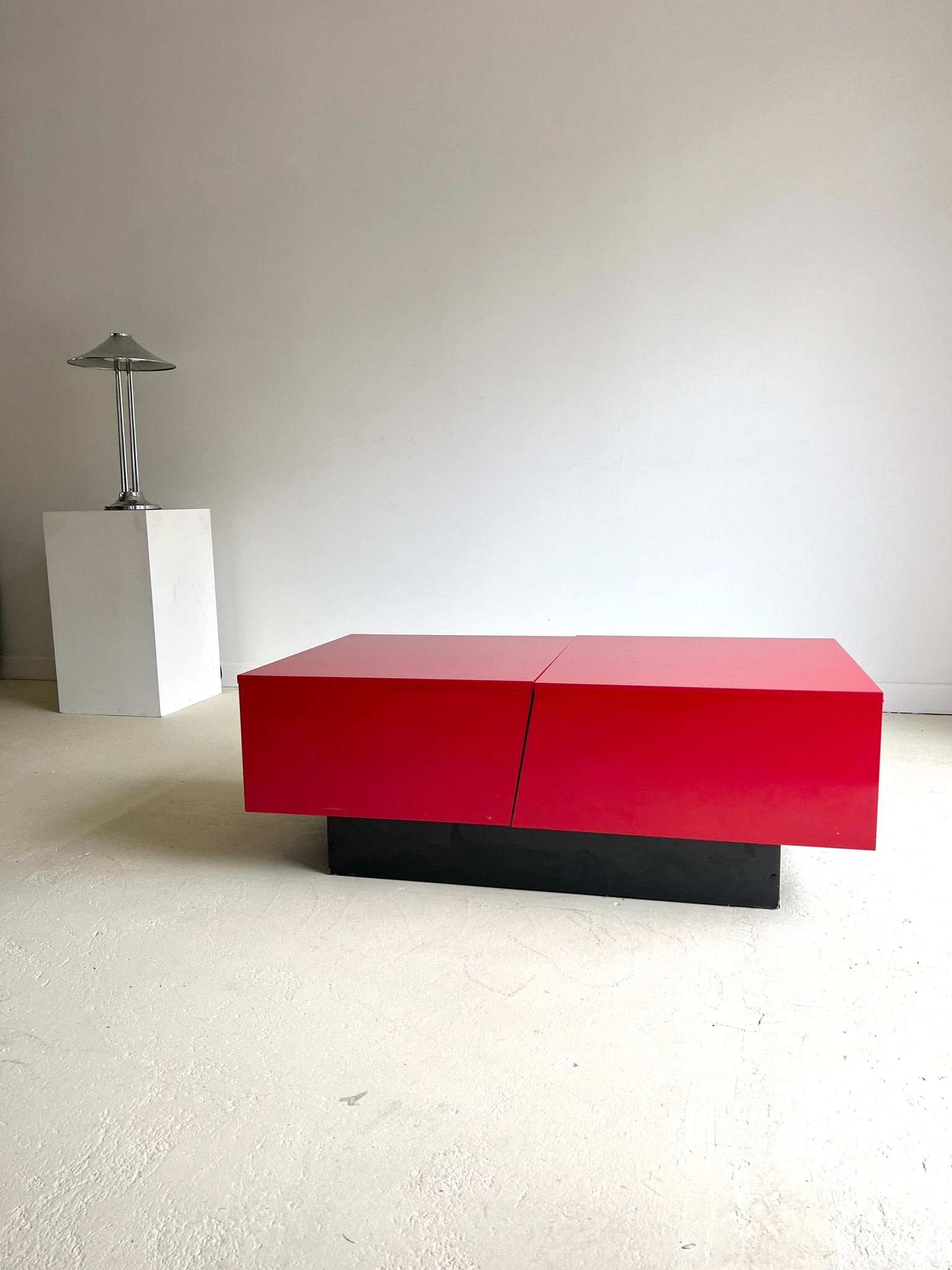 Red Glossy Coffee Table With Bar