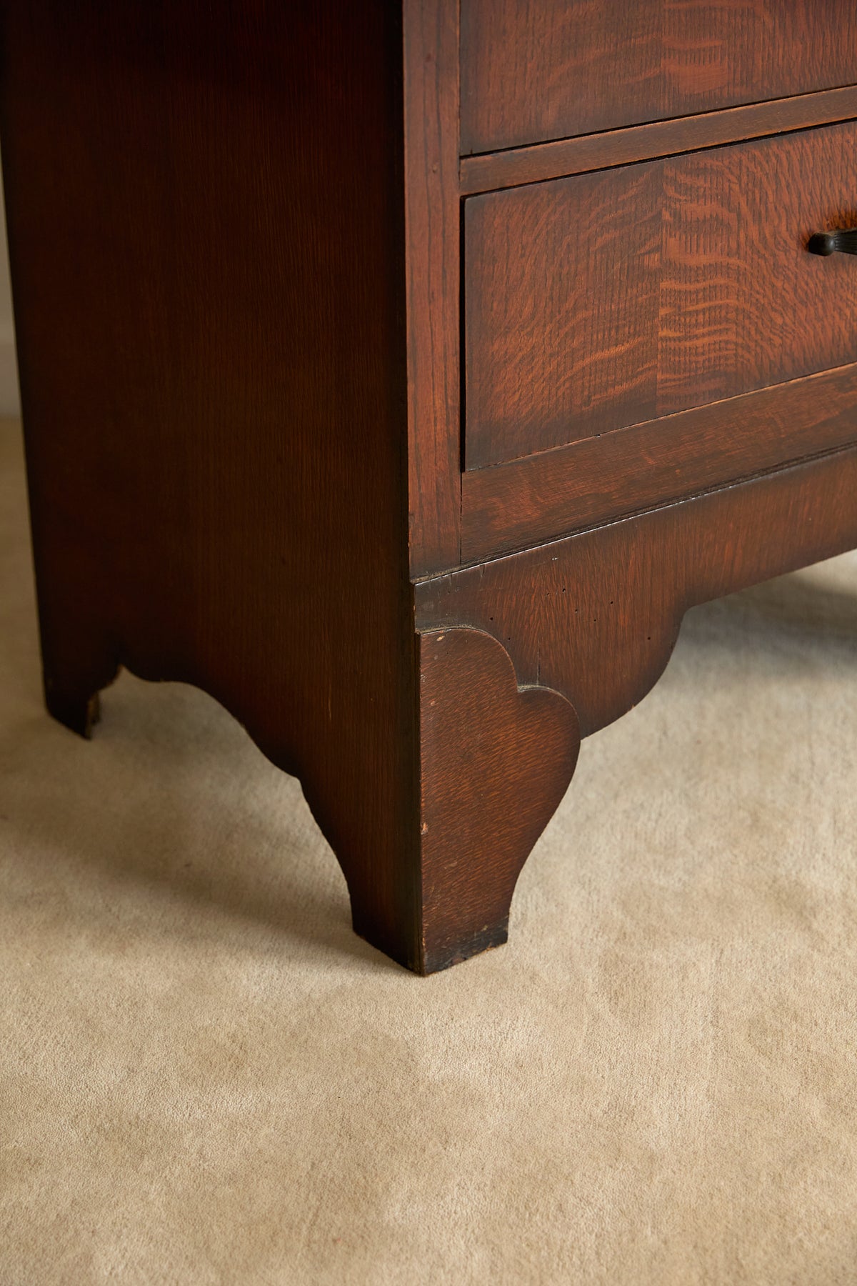 Art Deco Chest of Drawers With Cloud Shaped Feet