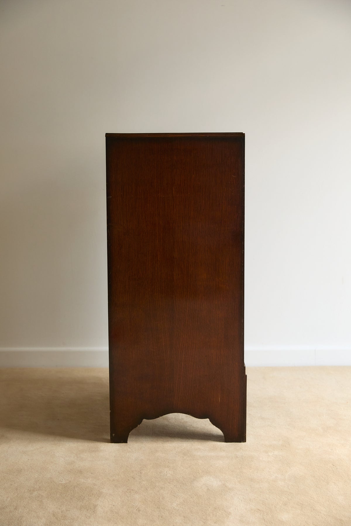 Art Deco Chest of Drawers With Cloud Shaped Feet