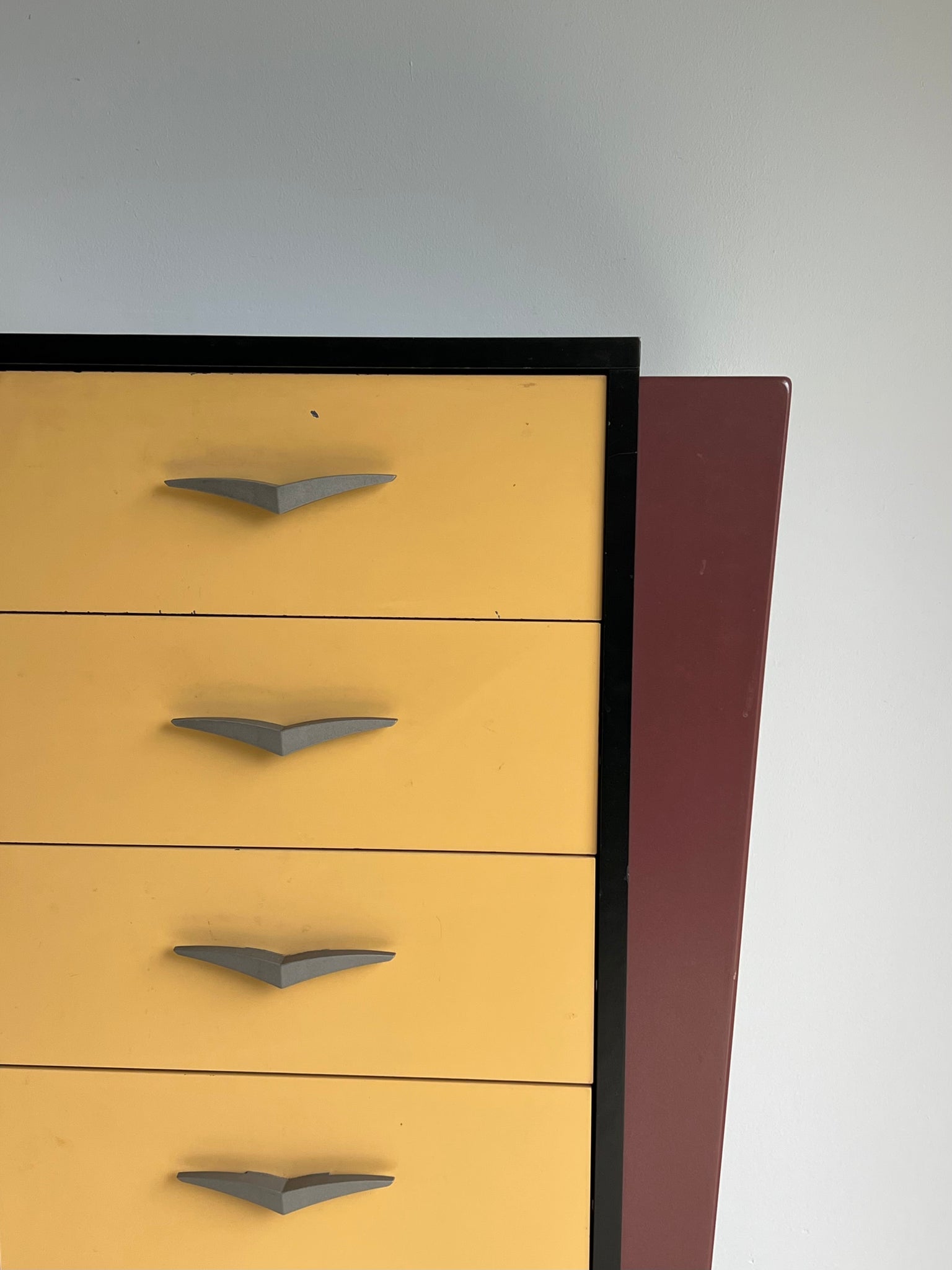 Memphis Milano Style Chest of Drawers