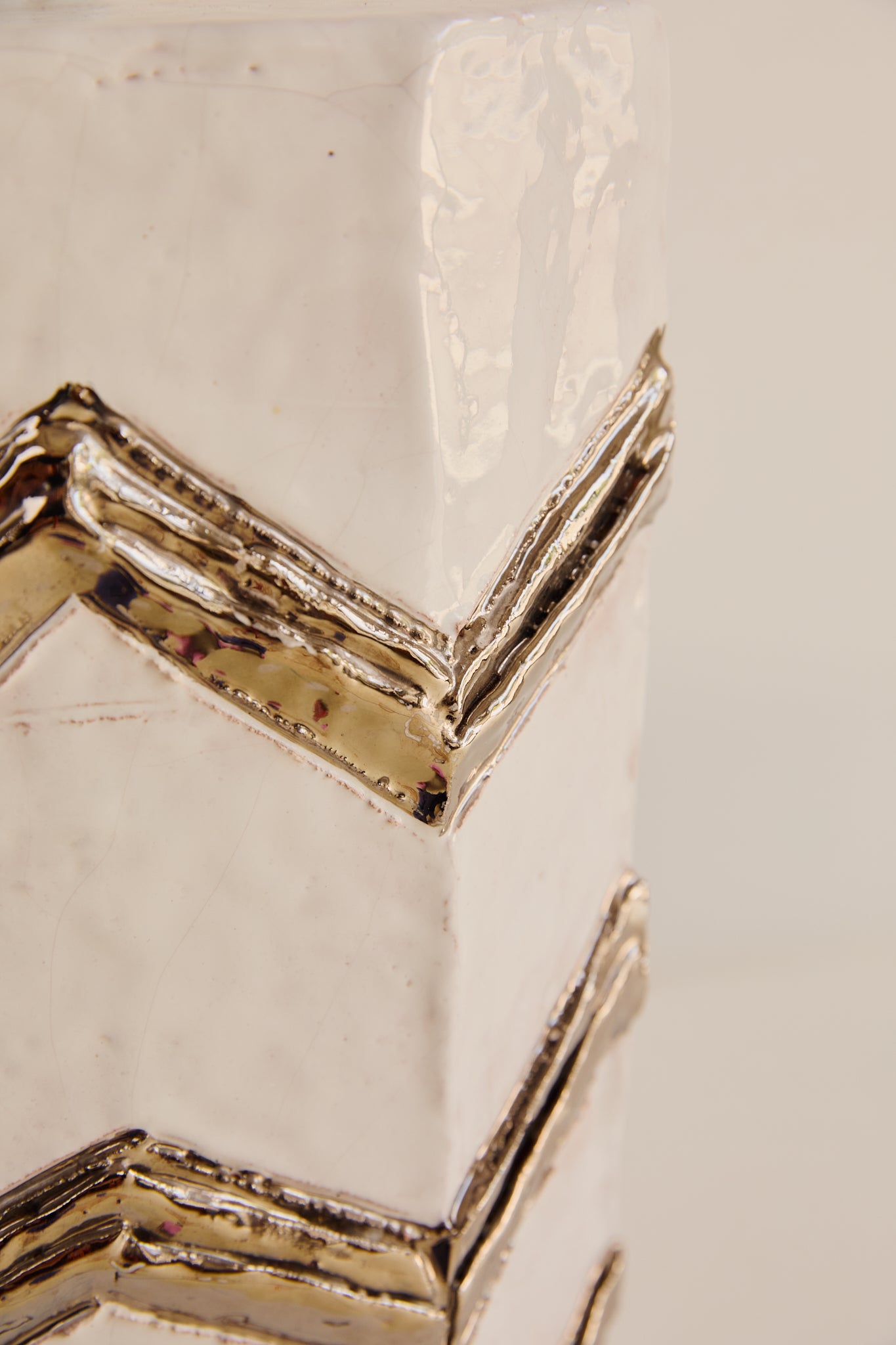 Ceramic Zig Zag Table Lamp