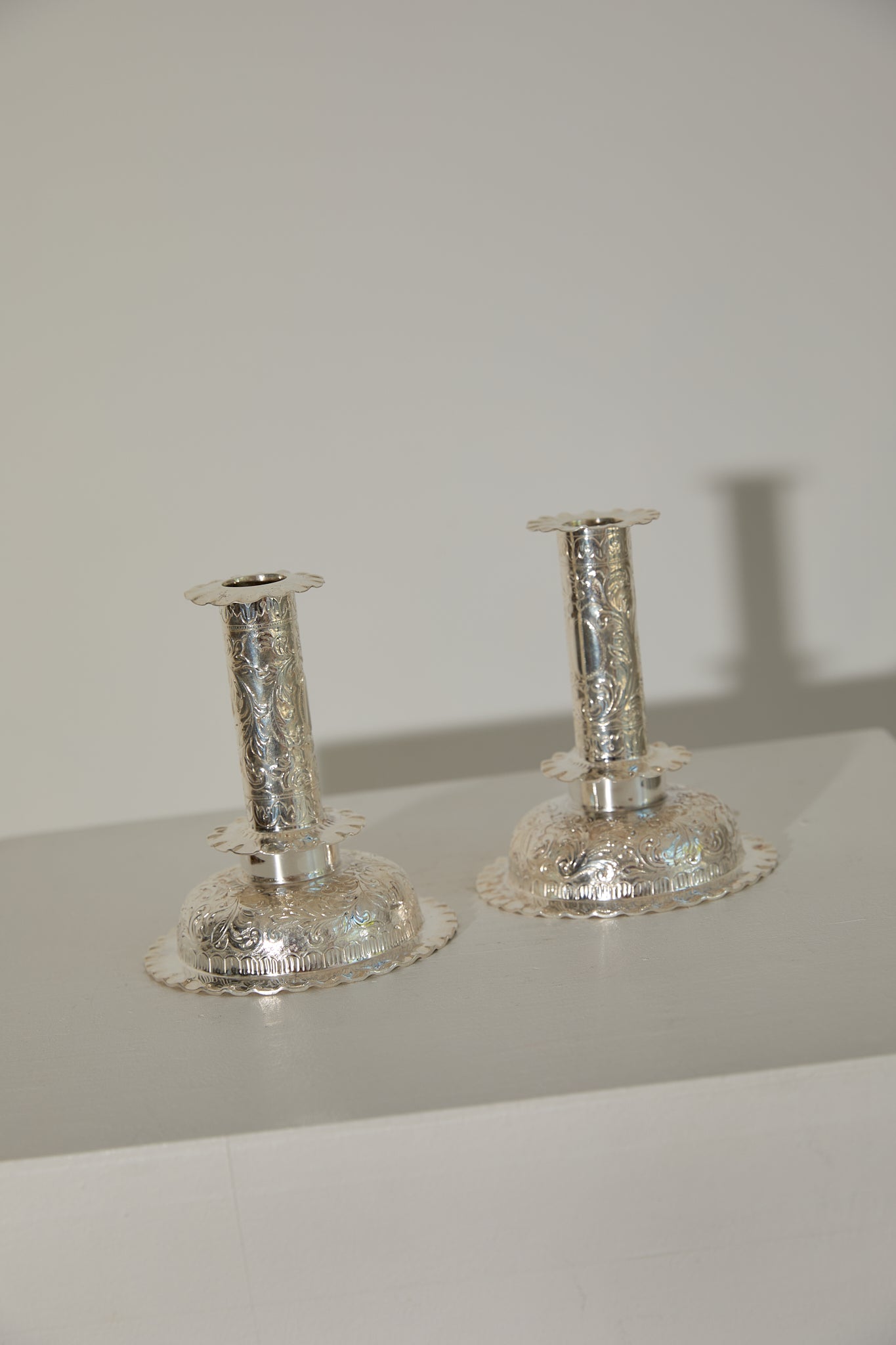 Antique Hukin &amp; Heath Silver Plated Candlesticks – Victorian Repoussé Rococo Pair
