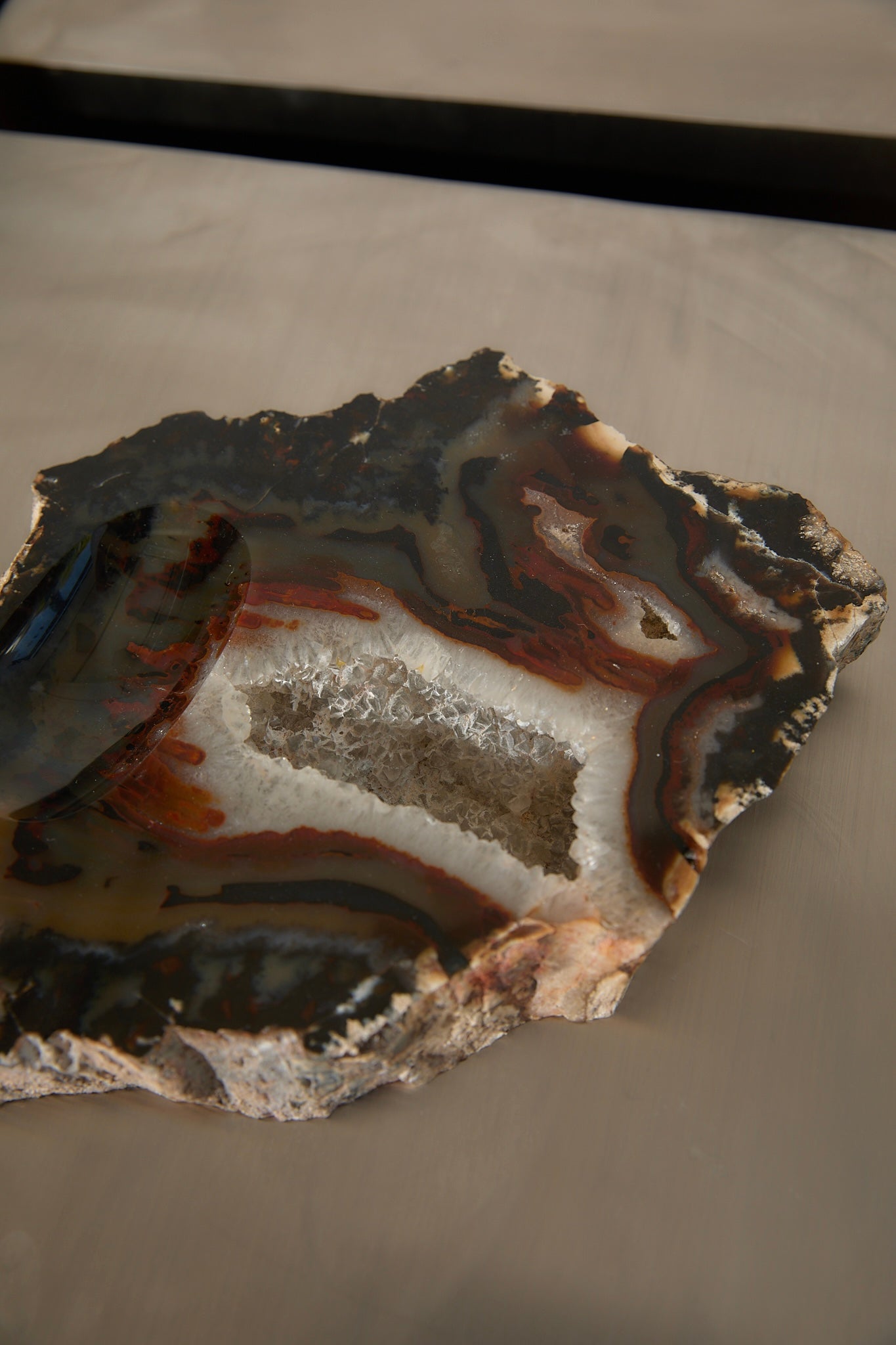 Natural Agate Geode Soap Dish – Polished Quartz Crystal Catchall Bowl