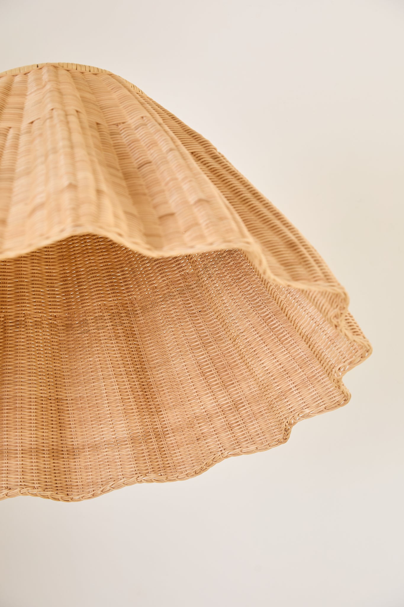 XL Wavy Scallop Lampshade
