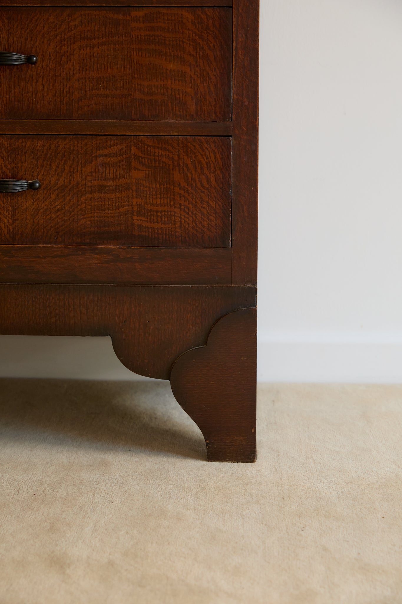 Art Deco Chest of Drawers With Cloud Shaped Feet