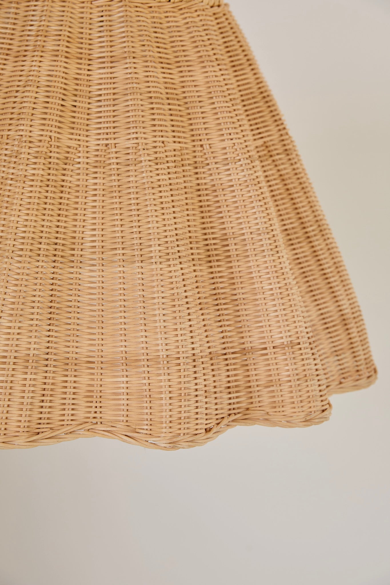 XL Wavy Scallop Lampshade