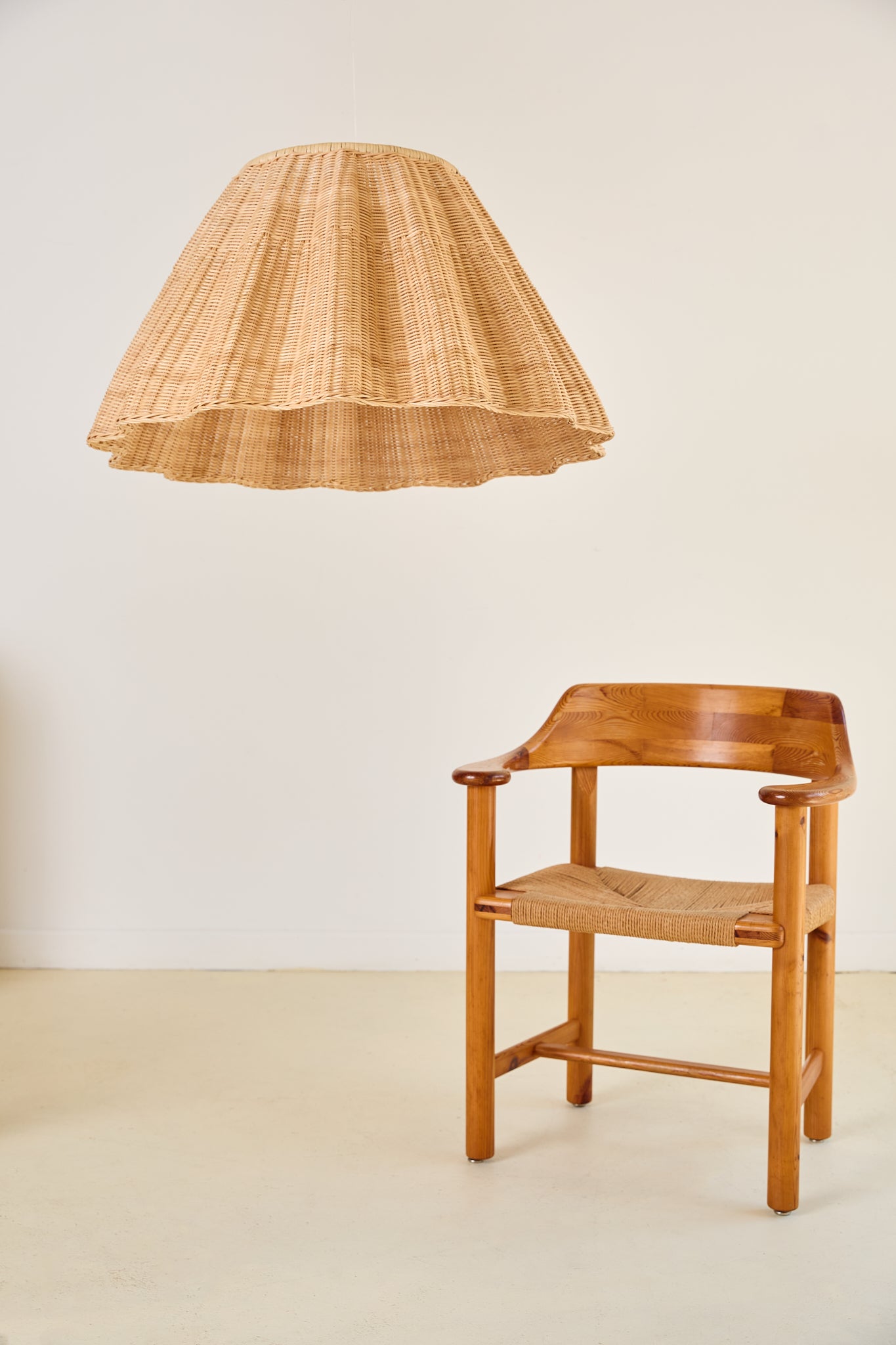 XL Wavy Scallop Lampshade
