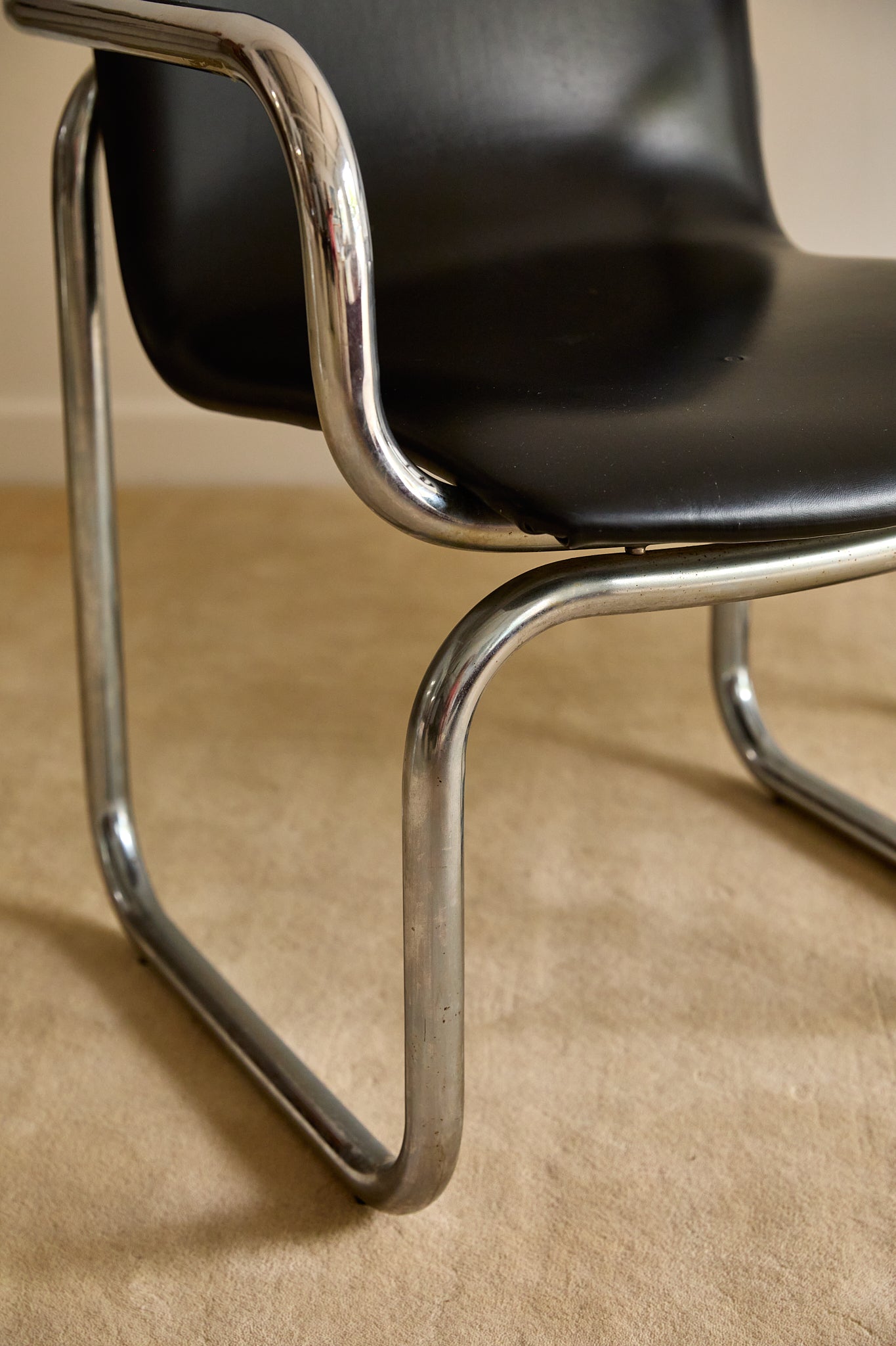 Pair of Vintage Postmodern Italian Black Leather &amp; Tubular Chrome Cantilever Armchairs (c. 1970s–1980s)