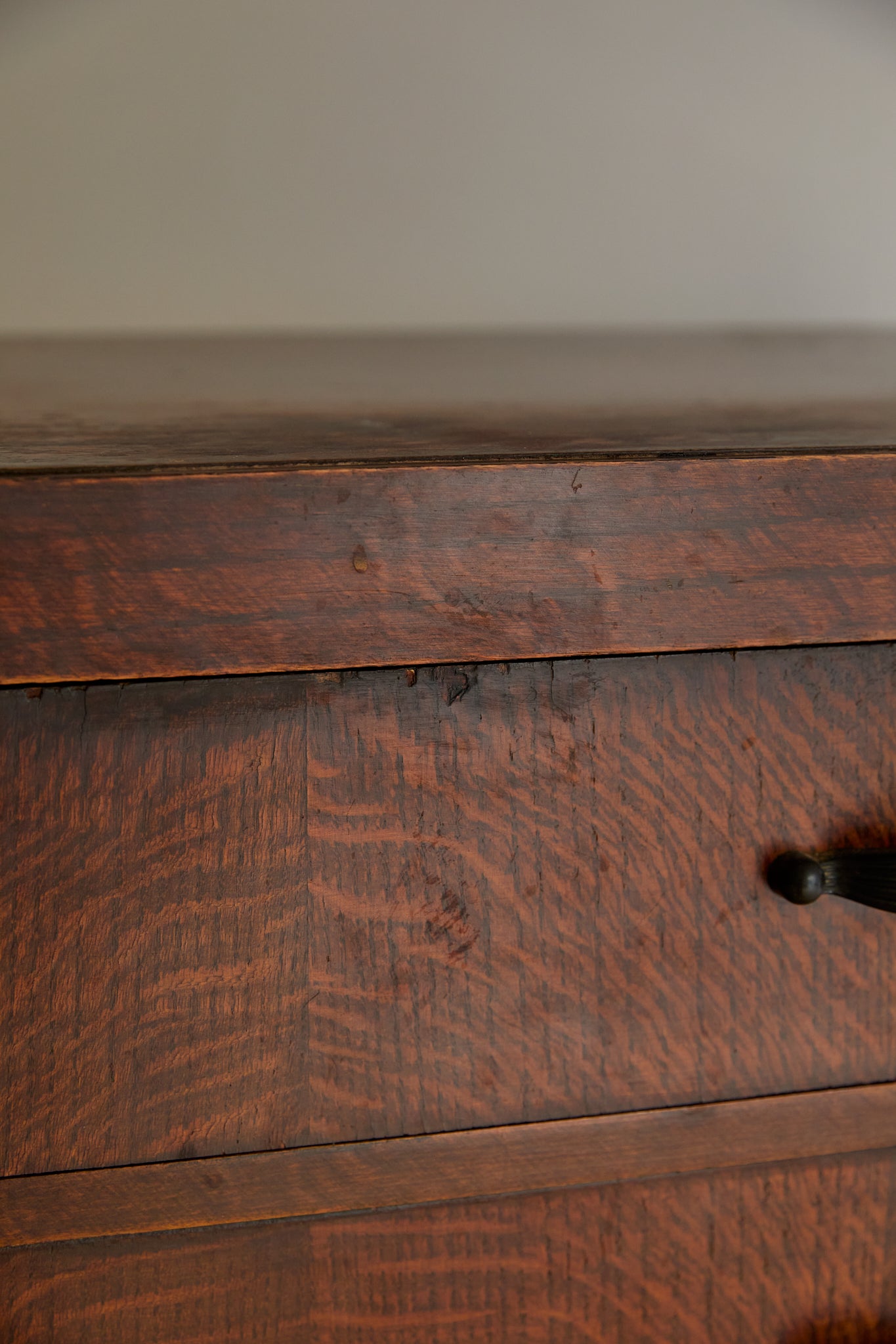 Art Deco Chest of Drawers With Cloud Shaped Feet