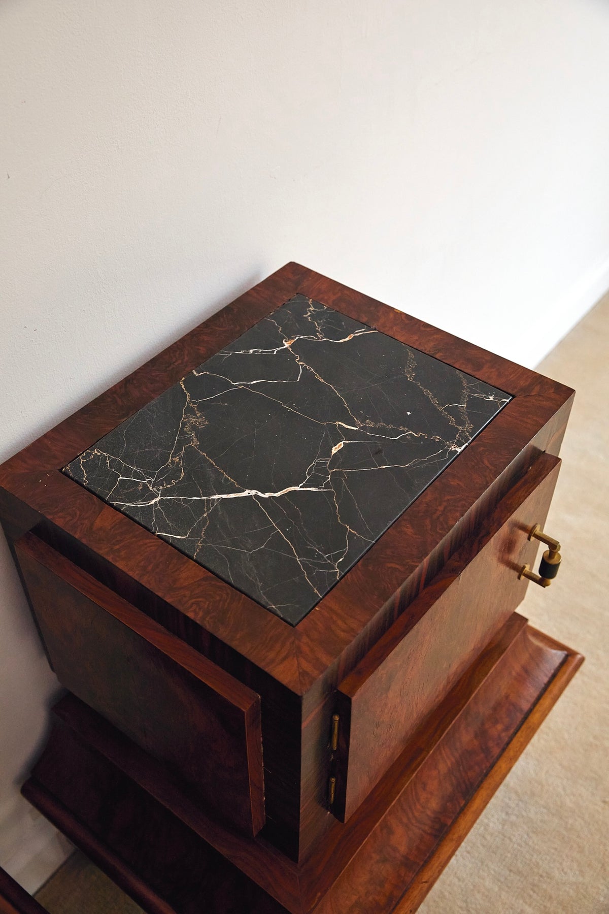 Pair of Art Deco / Italian Modernist Rosewood Bedside Cabinets, c. 1930s–1940s (In the style of Osvaldo Borsani / Paolo Buffa)
